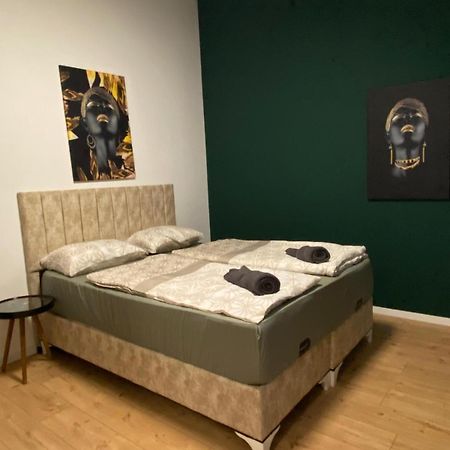 8 Fully Equipped Studio Shared Apt W Terrace Margareten Виена Екстериор снимка