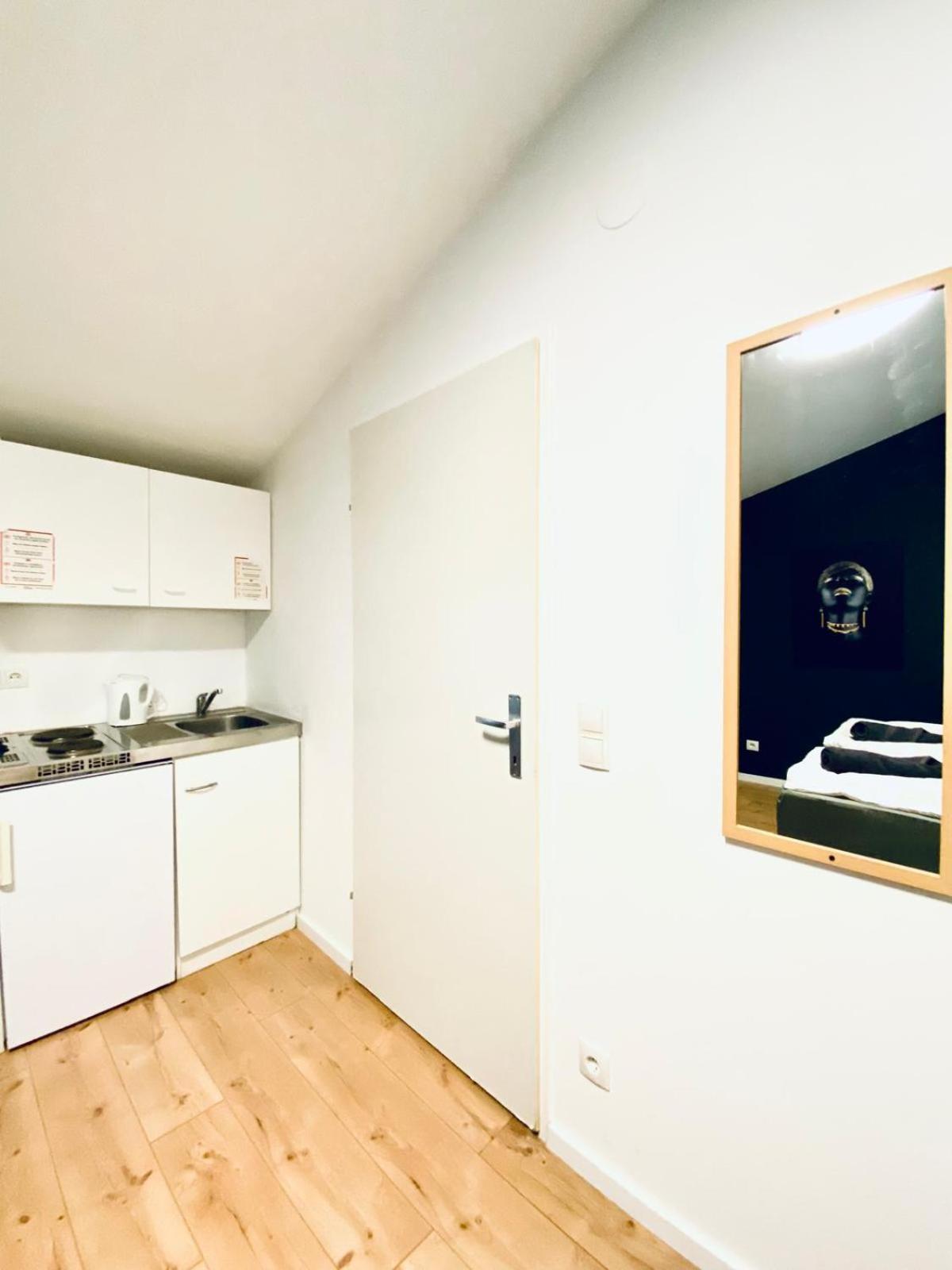 8 Fully Equipped Studio Shared Apt W Terrace Margareten Виена Екстериор снимка