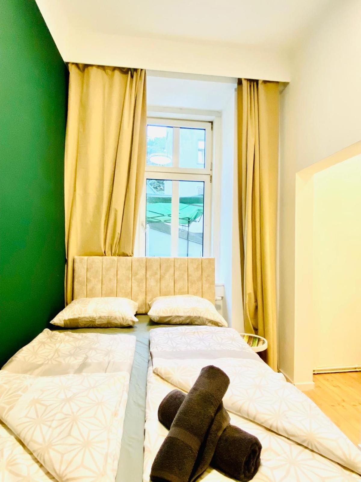 8 Fully Equipped Studio Shared Apt W Terrace Margareten Виена Екстериор снимка