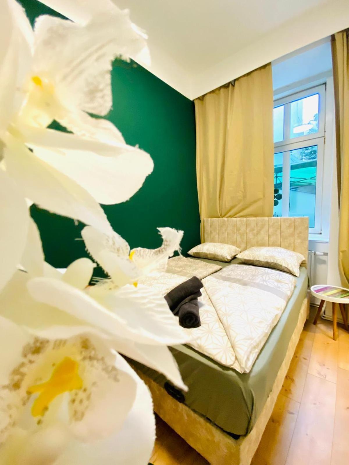 8 Fully Equipped Studio Shared Apt W Terrace Margareten Виена Екстериор снимка