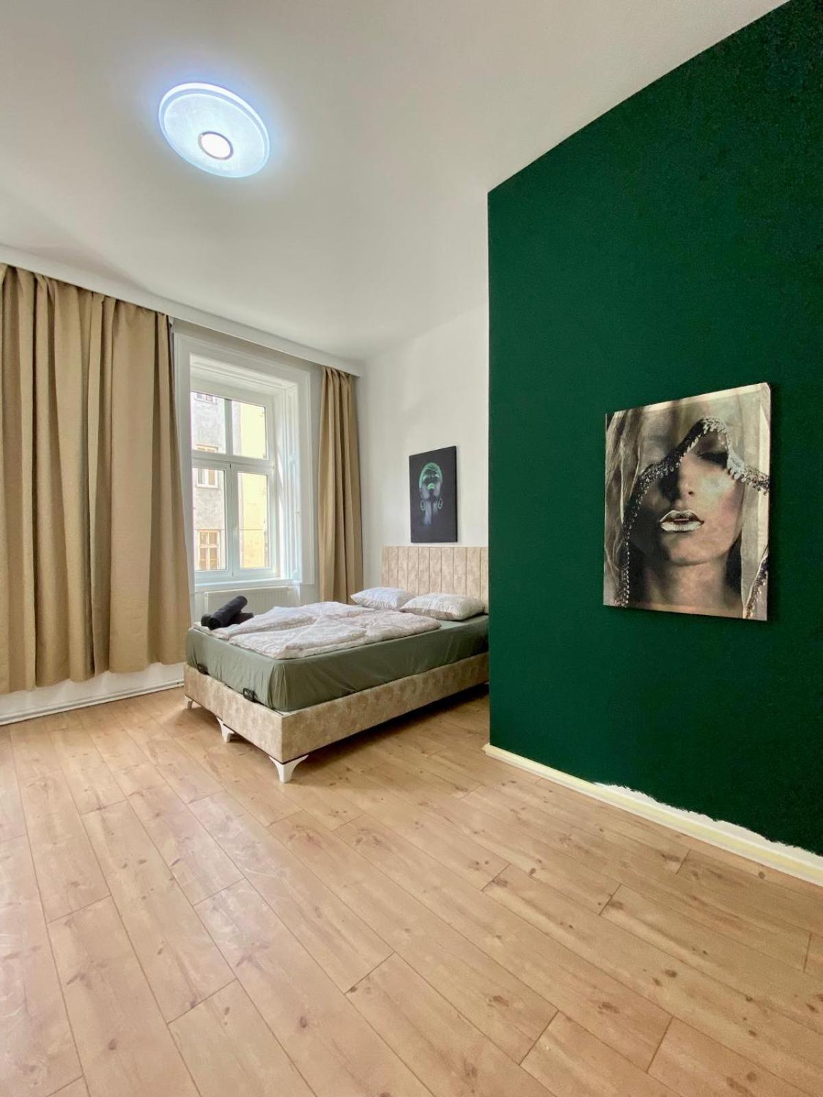 8 Fully Equipped Studio Shared Apt W Terrace Margareten Виена Екстериор снимка