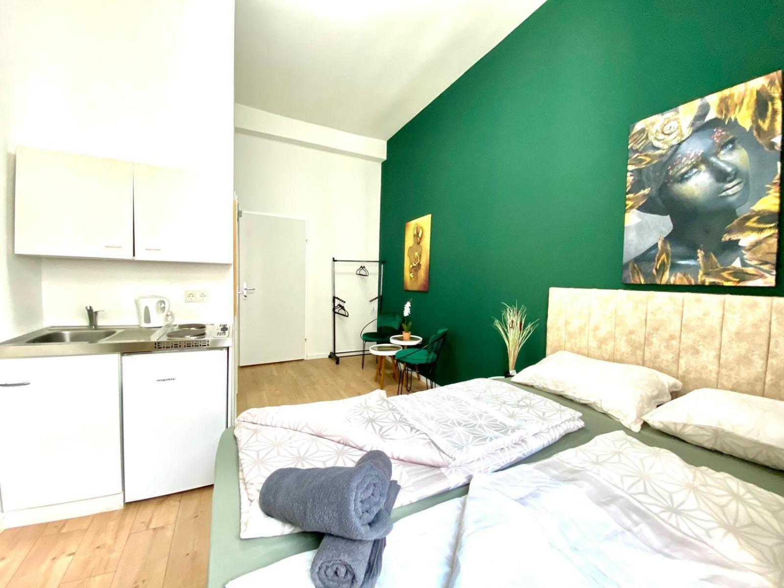8 Fully Equipped Studio Shared Apt W Terrace Margareten Виена Екстериор снимка