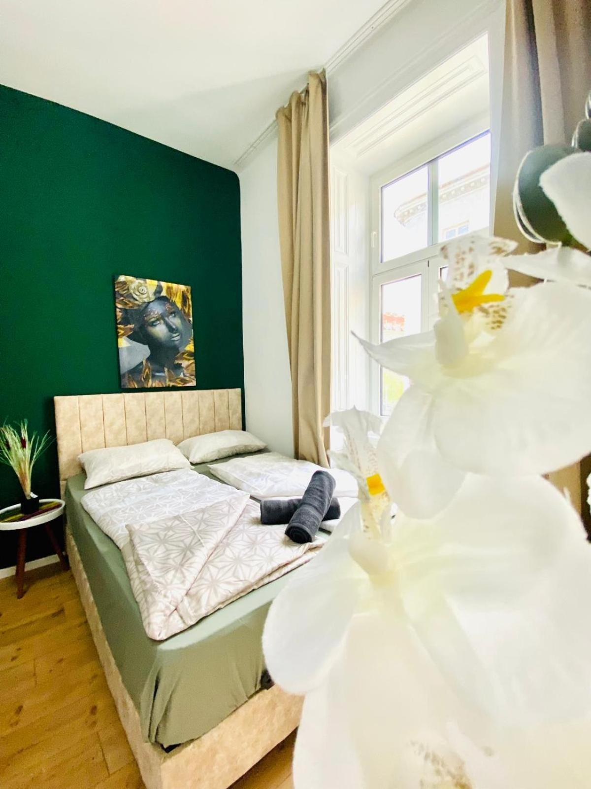 8 Fully Equipped Studio Shared Apt W Terrace Margareten Виена Екстериор снимка