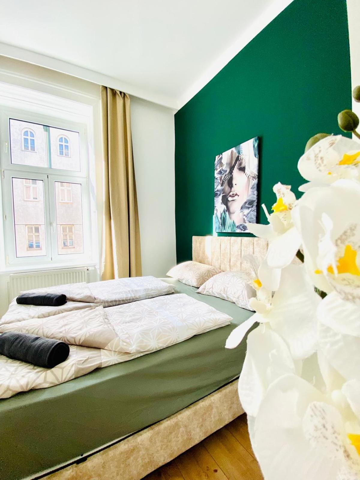 8 Fully Equipped Studio Shared Apt W Terrace Margareten Виена Екстериор снимка