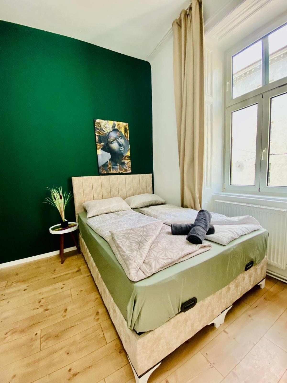8 Fully Equipped Studio Shared Apt W Terrace Margareten Виена Екстериор снимка