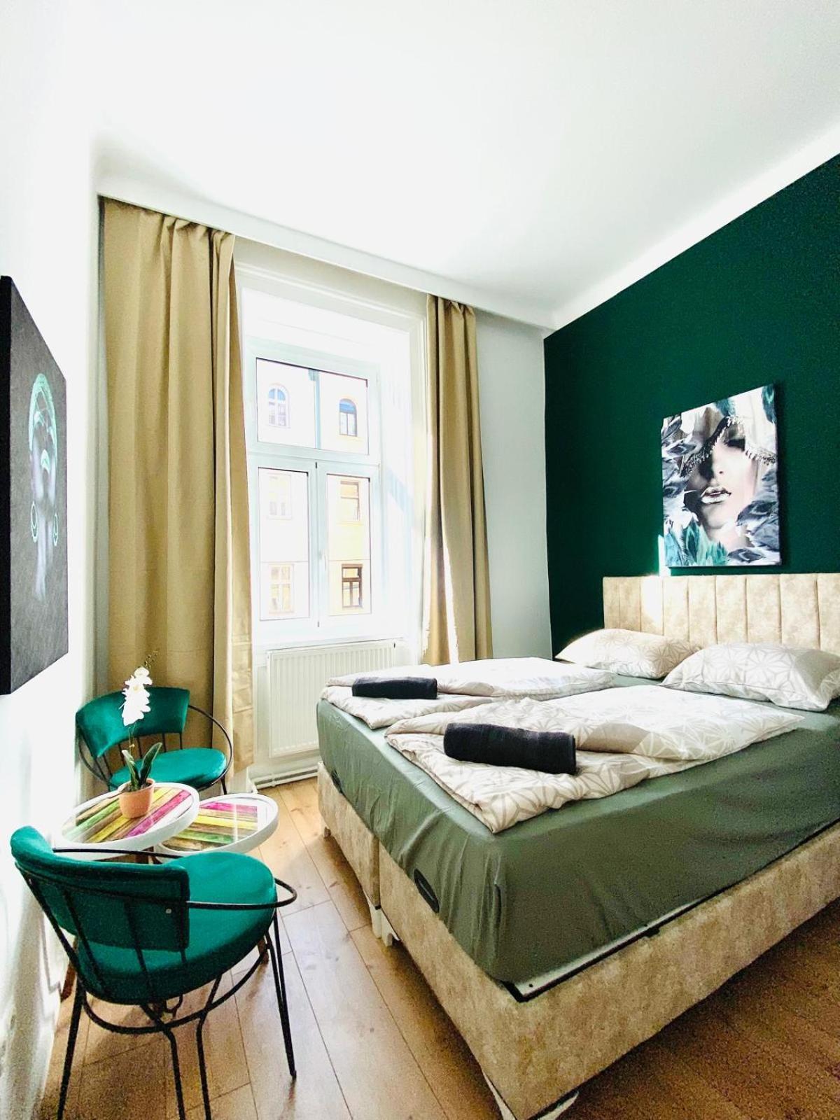 8 Fully Equipped Studio Shared Apt W Terrace Margareten Виена Екстериор снимка