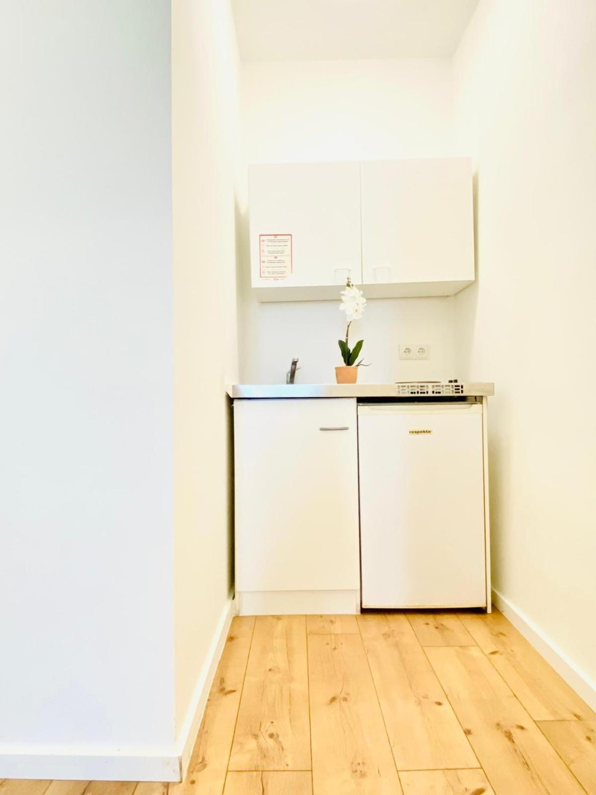 8 Fully Equipped Studio Shared Apt W Terrace Margareten Виена Екстериор снимка