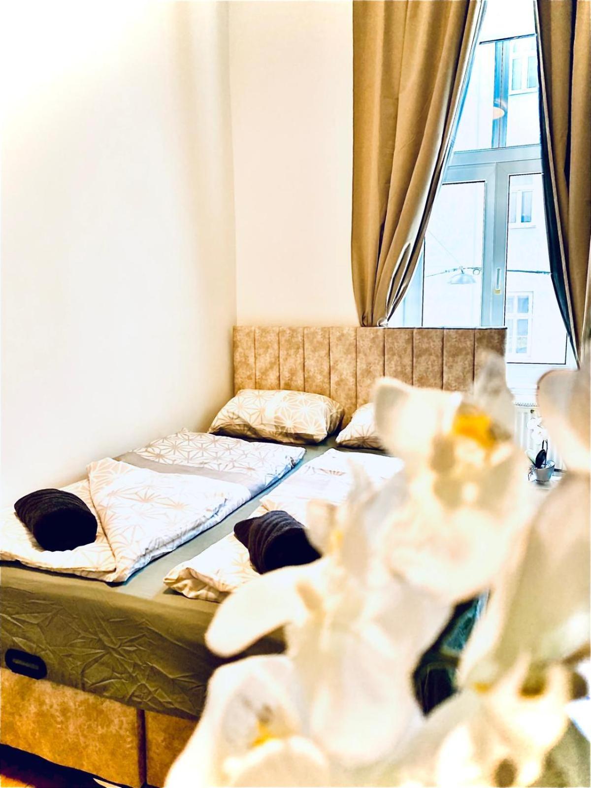 8 Fully Equipped Studio Shared Apt W Terrace Margareten Виена Екстериор снимка