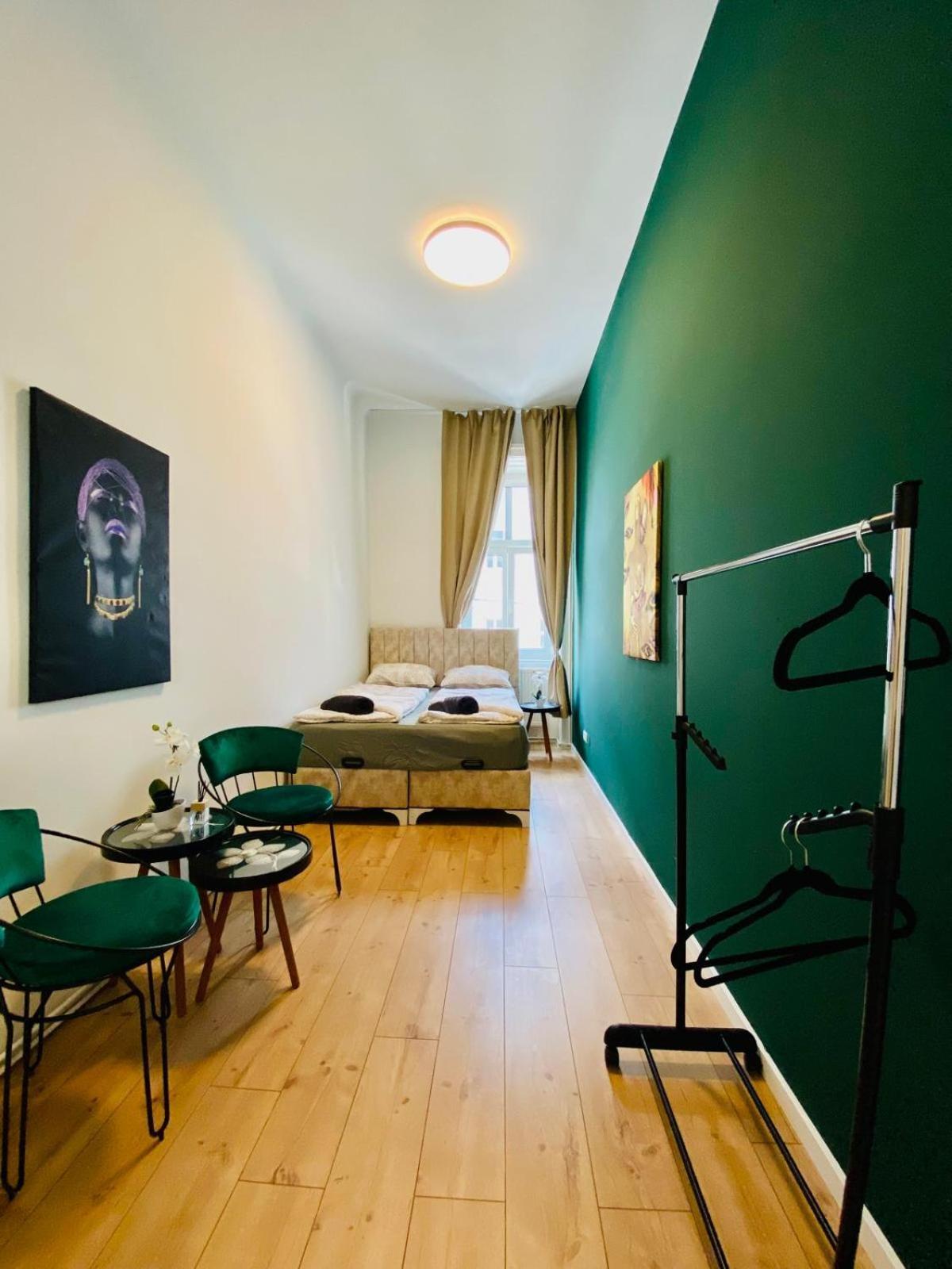 8 Fully Equipped Studio Shared Apt W Terrace Margareten Виена Екстериор снимка