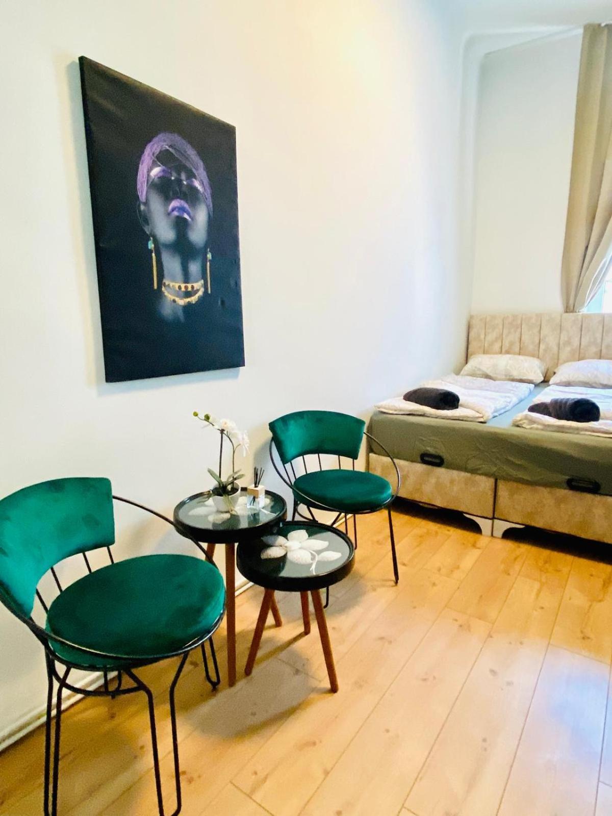 8 Fully Equipped Studio Shared Apt W Terrace Margareten Виена Екстериор снимка