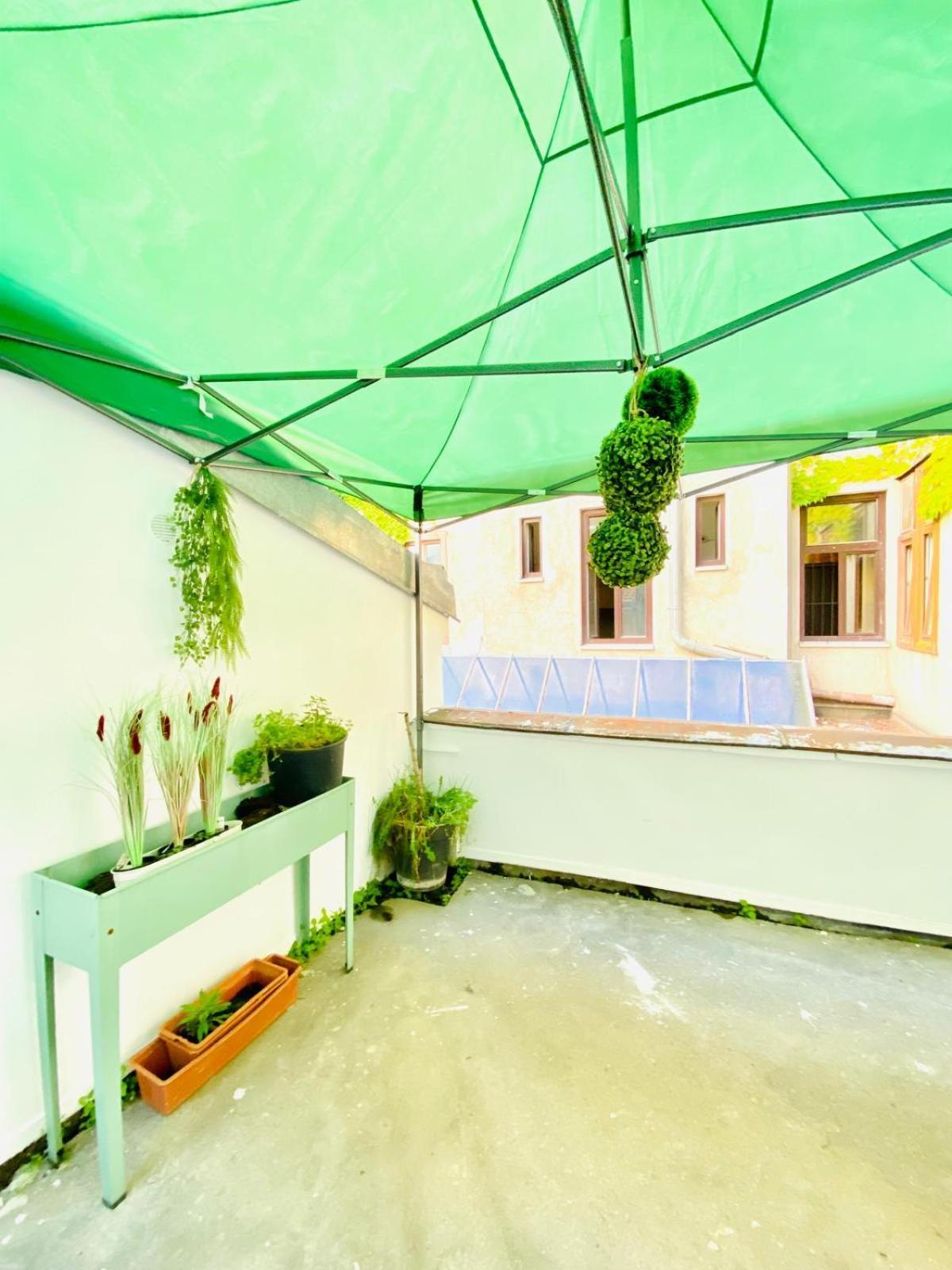 8 Fully Equipped Studio Shared Apt W Terrace Margareten Виена Екстериор снимка